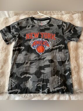 NBA New York Knicks Gray & Black Camo Graphic Tee